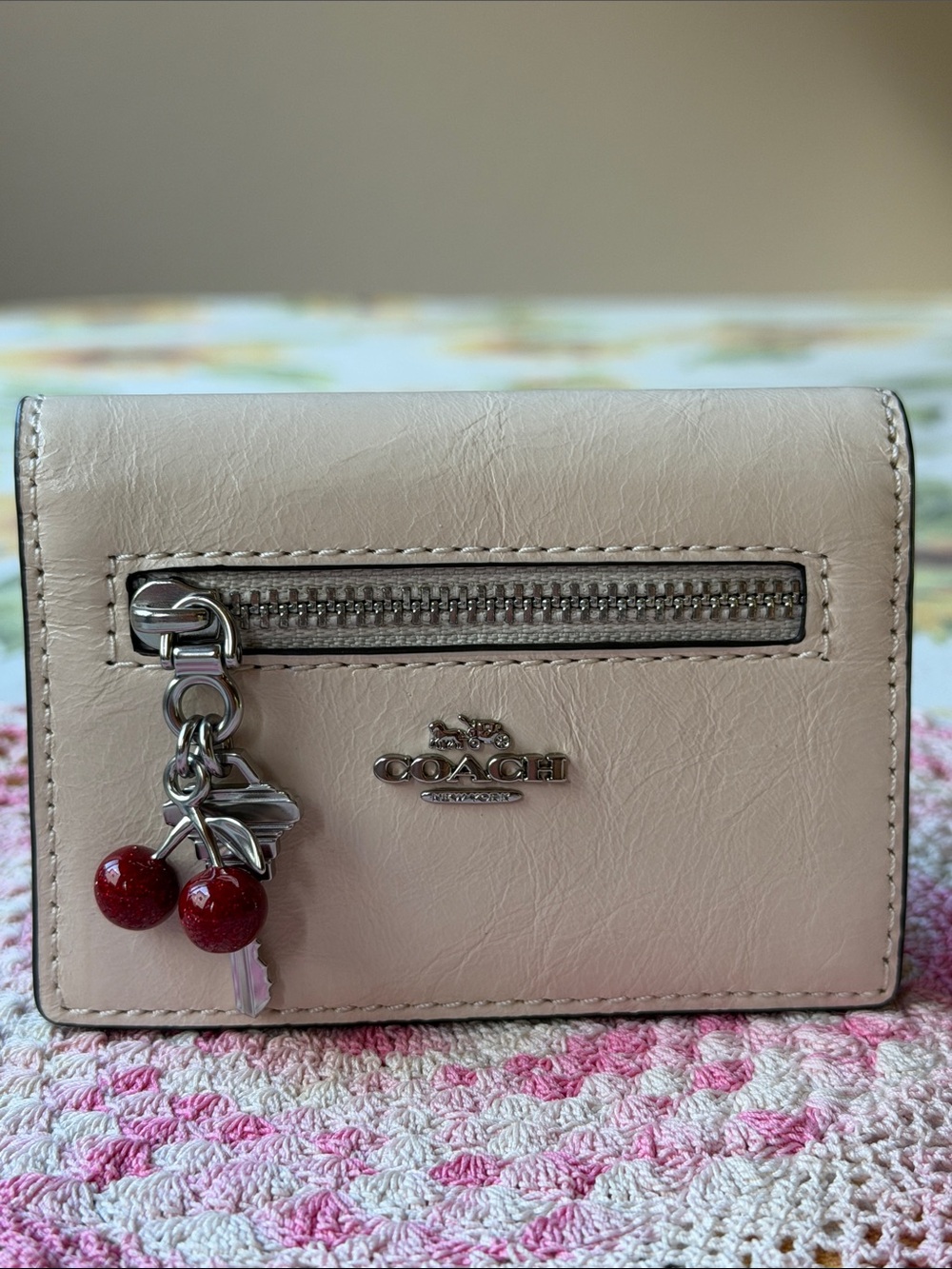🍒🗝️🍒  COACH CARD CASE WITH CHARMS 🍒🗝️🍒 NWT 🍒🗝️🍒